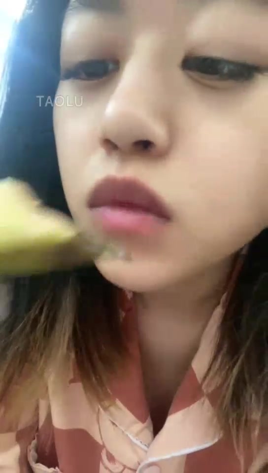 琳嘉 闺蜜家养女慕伺候我