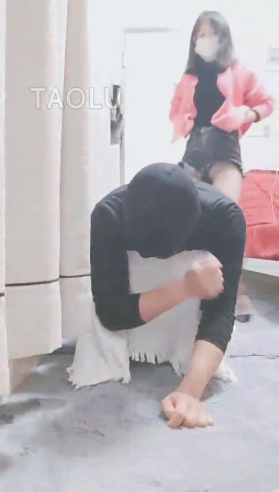 灵竹 贱狗捧着主人的灰丝舔 被主人强制射精