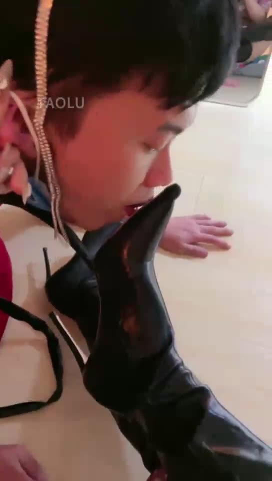 风吟女神 调会撒娇的男扮女装奴 体验圈养