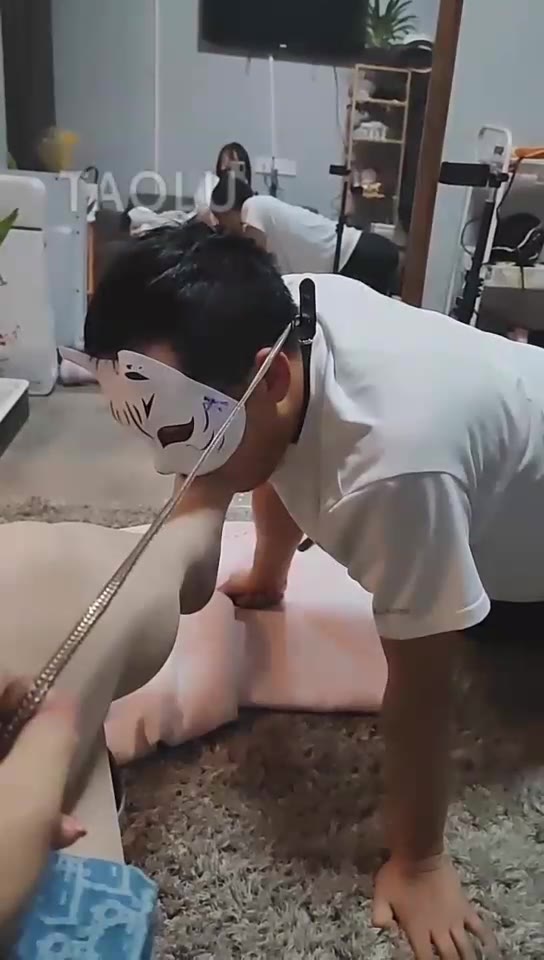 西安乐姐 严惩家奴 强制喝圣水