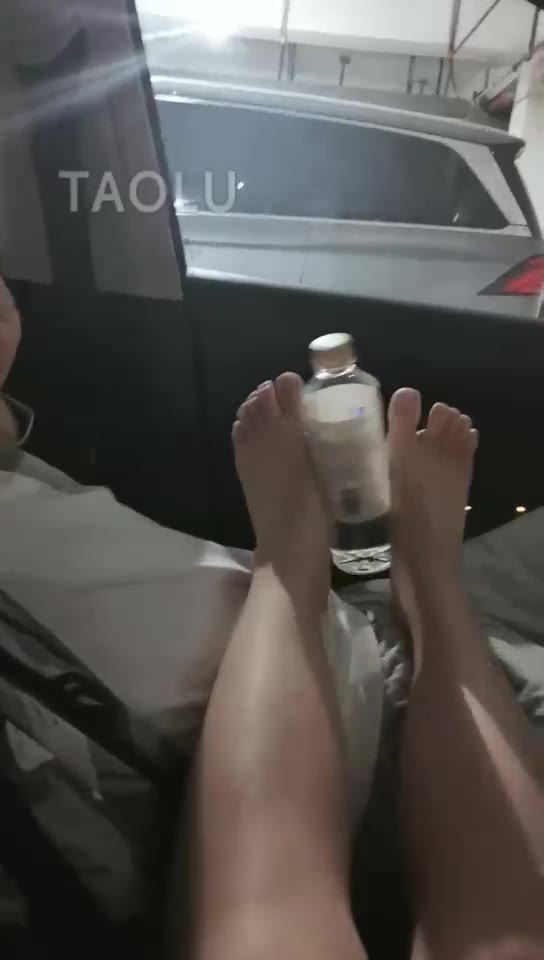 苏苏大大大人 老旧停车场 车内刺激调教