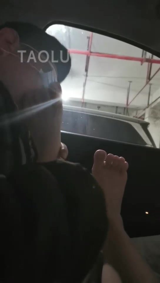 苏苏大大大人 老旧停车场 车内刺激调教