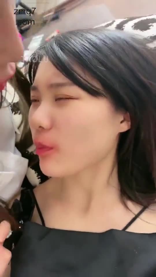 领主老大 激吻 喂食 强迫母狗喝圣水