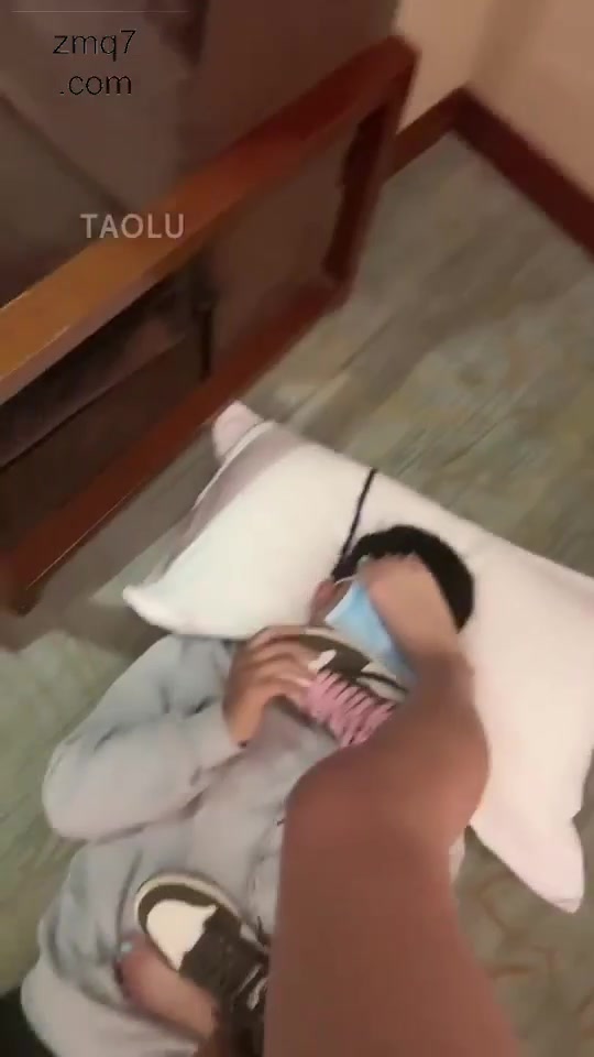 沐清忧 AJ踩头 第一次现实的小白不知道会怎样