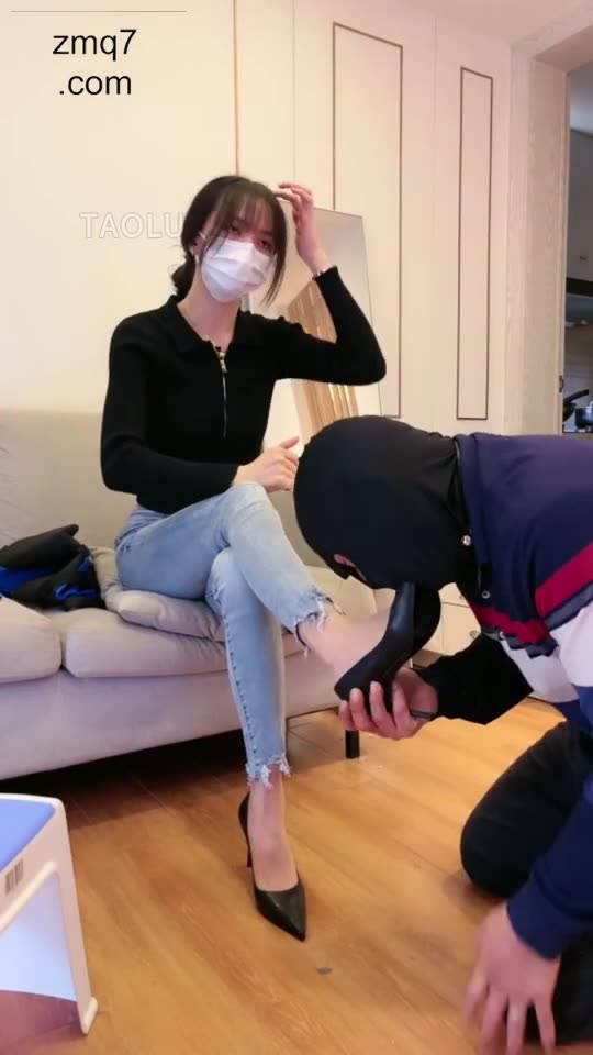 暴力美学 库里丝 高跟踩狗舌 鞋尖深喉 裸足窒息