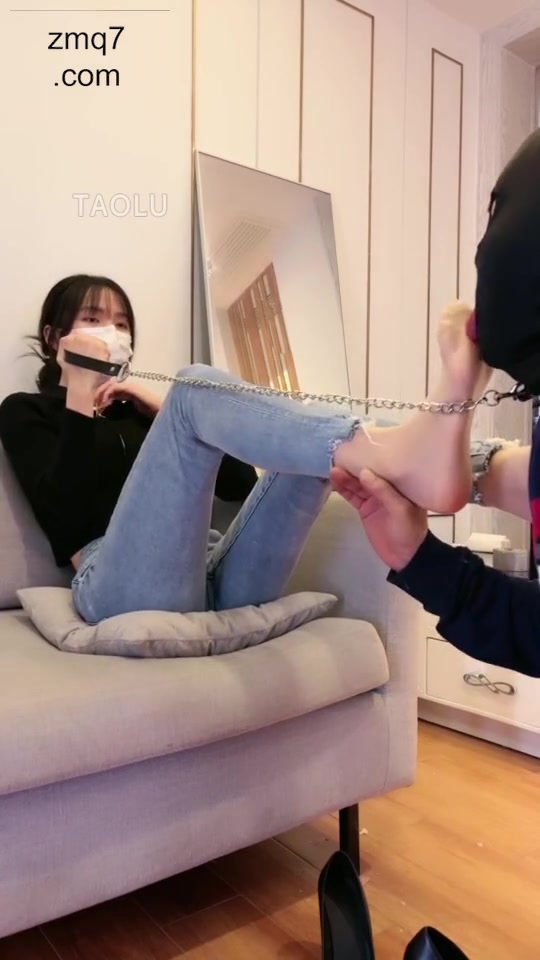 暴力美学 库里丝 高跟踩狗舌 鞋尖深喉 裸足窒息