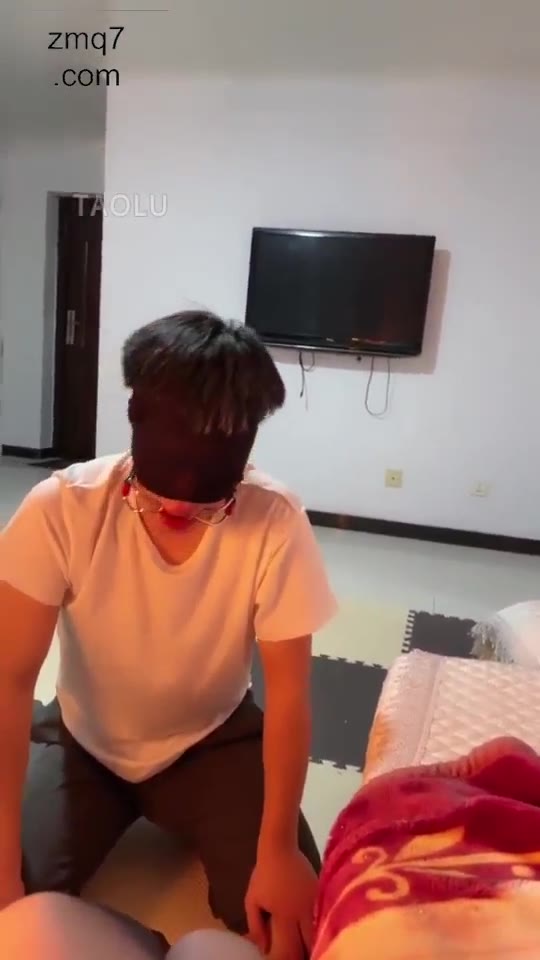 鸾月 锁了两天的发骚狗 喝圣水