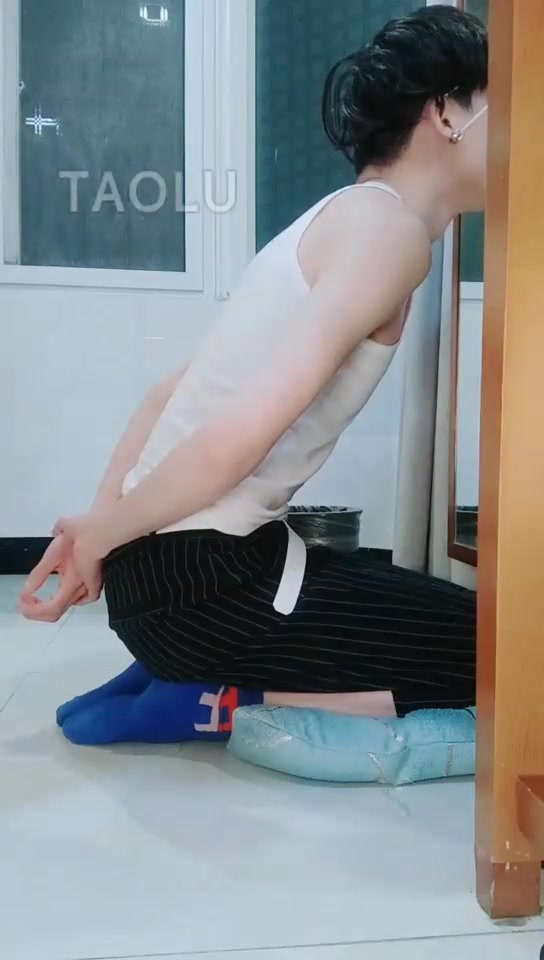 果子一号 踩踏 脚虐 踢打 喜欢主人的赏赐么