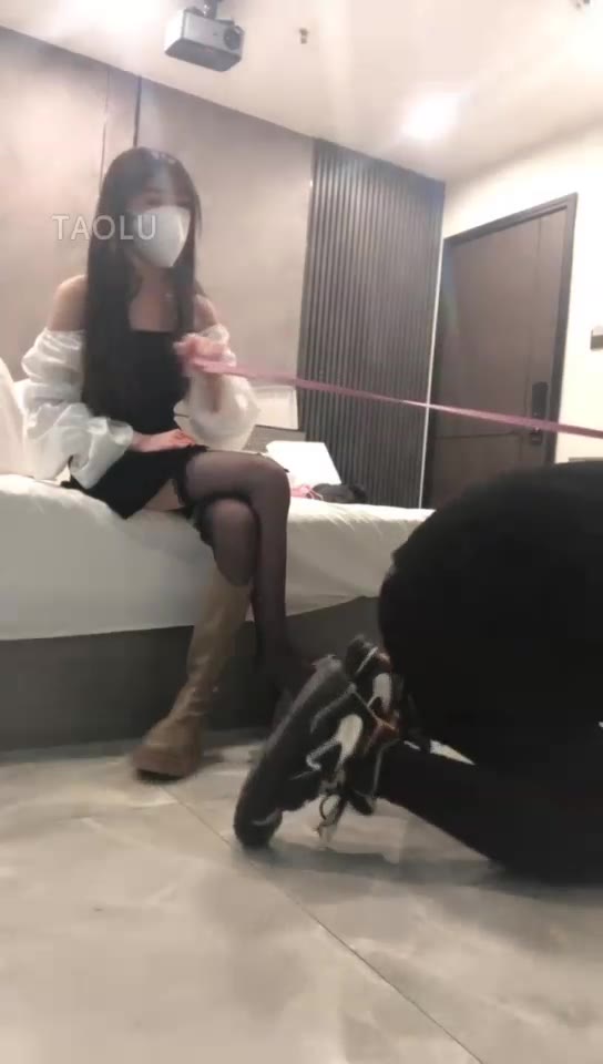 七七的小公狗 粉丝互动 踢档 耳光