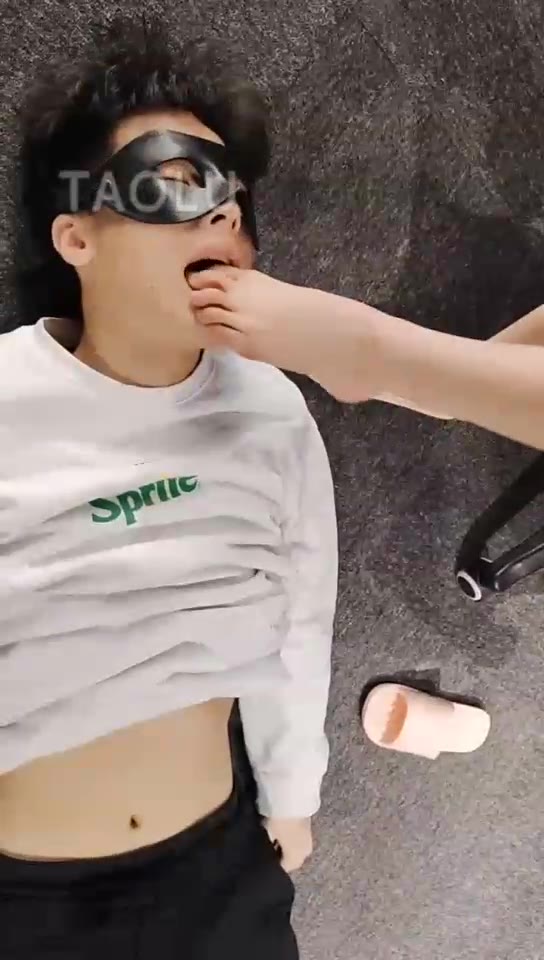 X工作室 偷闻丝袜被发现