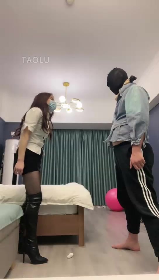 冬莲 踢裆一直踢