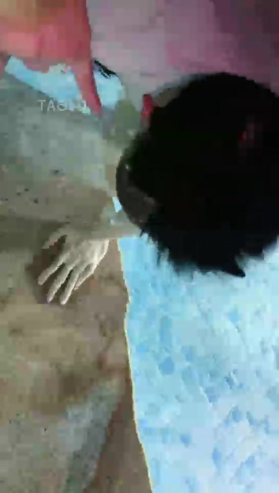 微希 绝对刺激 五星酒店带狗耍水被巡逻员观看