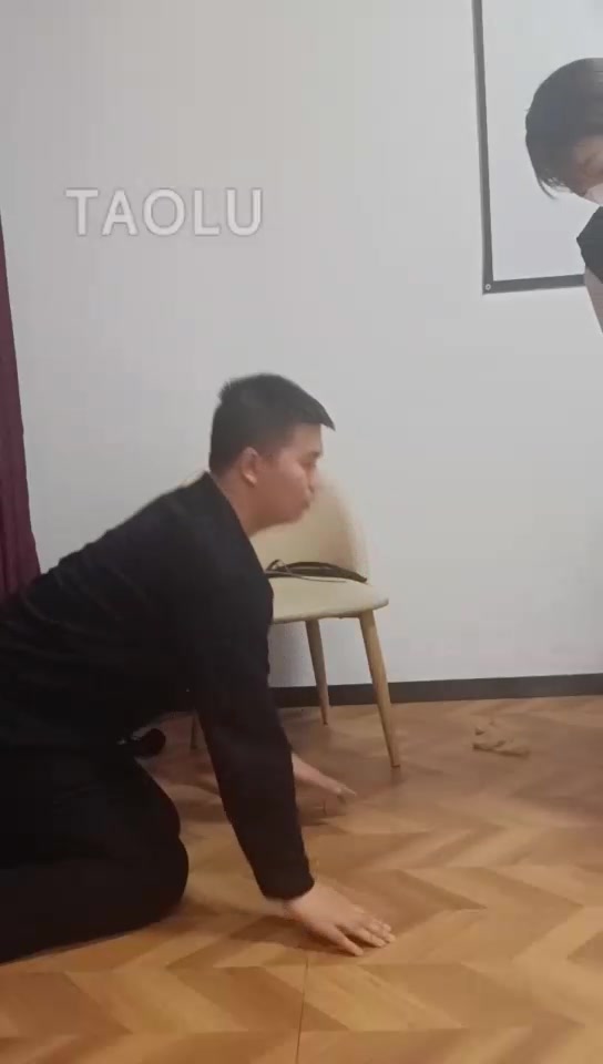 第一帅男神 琳达暴打男神 恋足 圣水 耳光