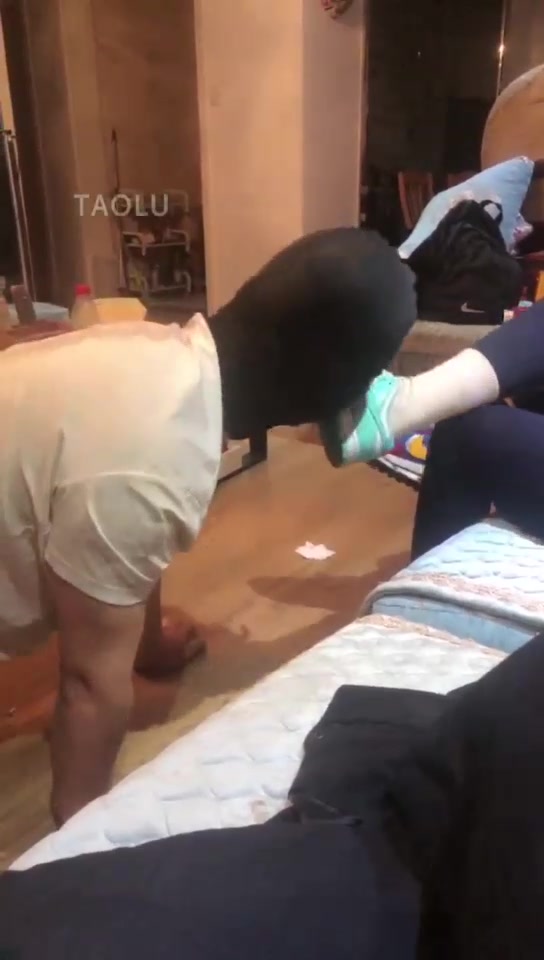训狗王 咀嚼食物赏赐贱狗