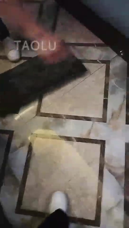 德意户外男神 开发沐足小姐姐成功 踢裆 耳光 钻胯 各种暴力