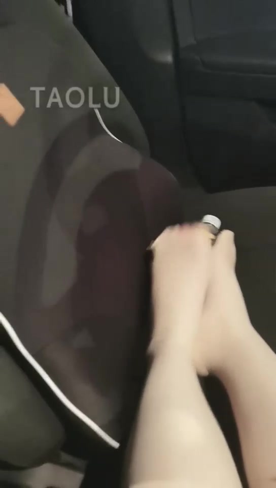 苏苏大大大人 车内玩脚奴