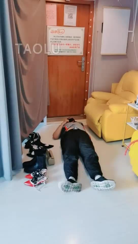 语晴 快递的小哥隐私