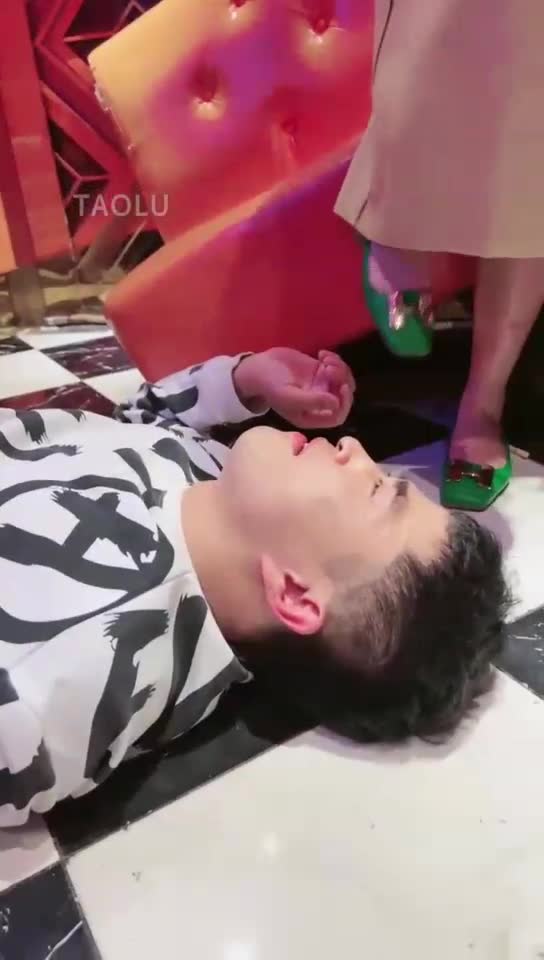 吃一口甜心 双s在KTV玩二狗