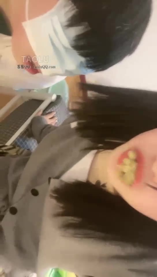 小痴大人 调教 脚喂食