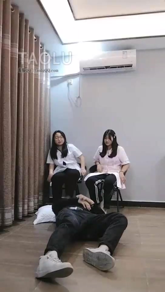 德意户外 暴力双护士 殴打色狼