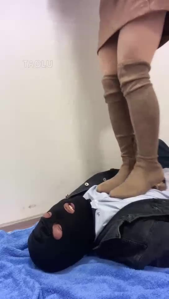 巴莉女王 踩跺 舔脏鞋底