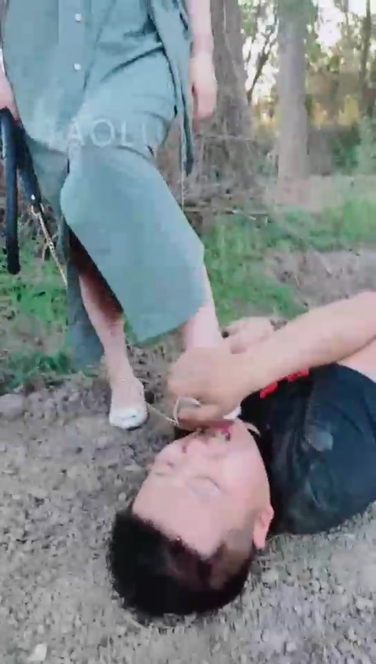 颜汐 走狗被活埋