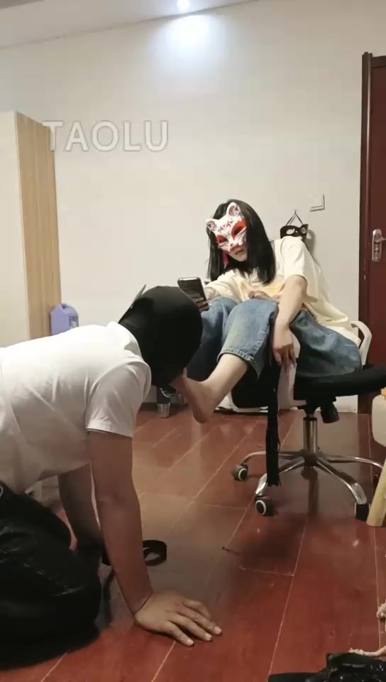 心理学 清理鞋子 舔脚