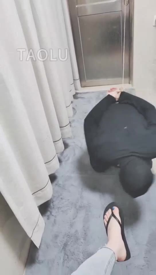 灵竹 人字拖虐狗 舔裸足