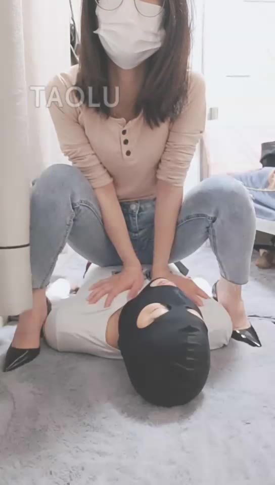 灵竹 调教小奶狗 踩踏 耳光