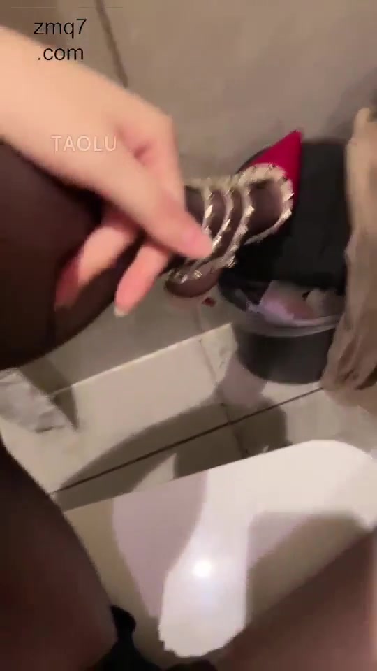 安主 丝袜奴 圣水泡饭