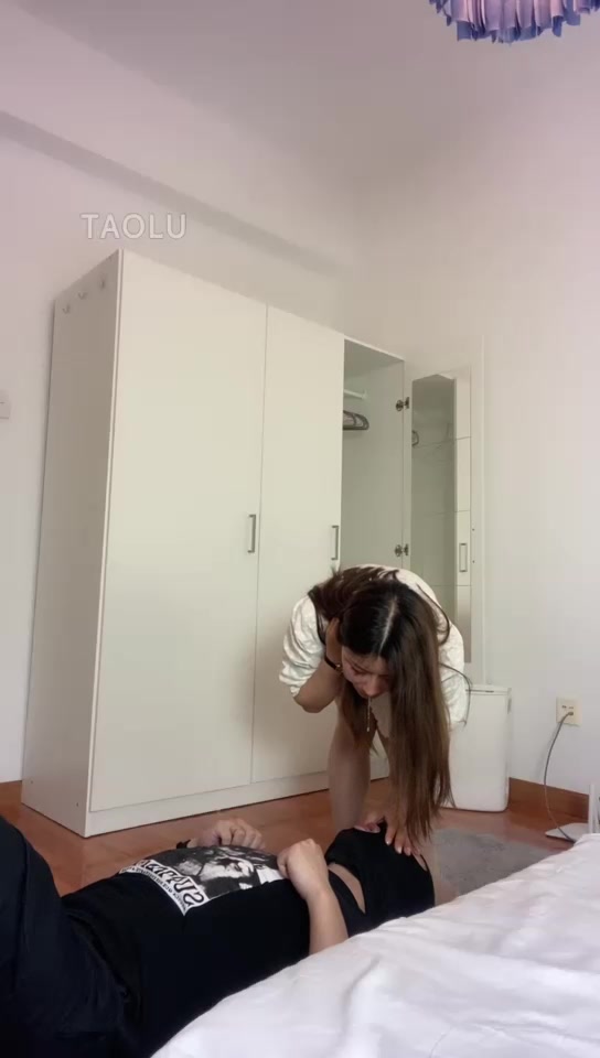 巴莉女王 钻胯 口水 踩踏