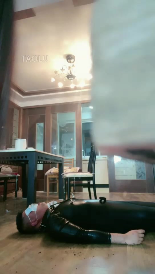 月影儿 长靴踩狗 喂食
