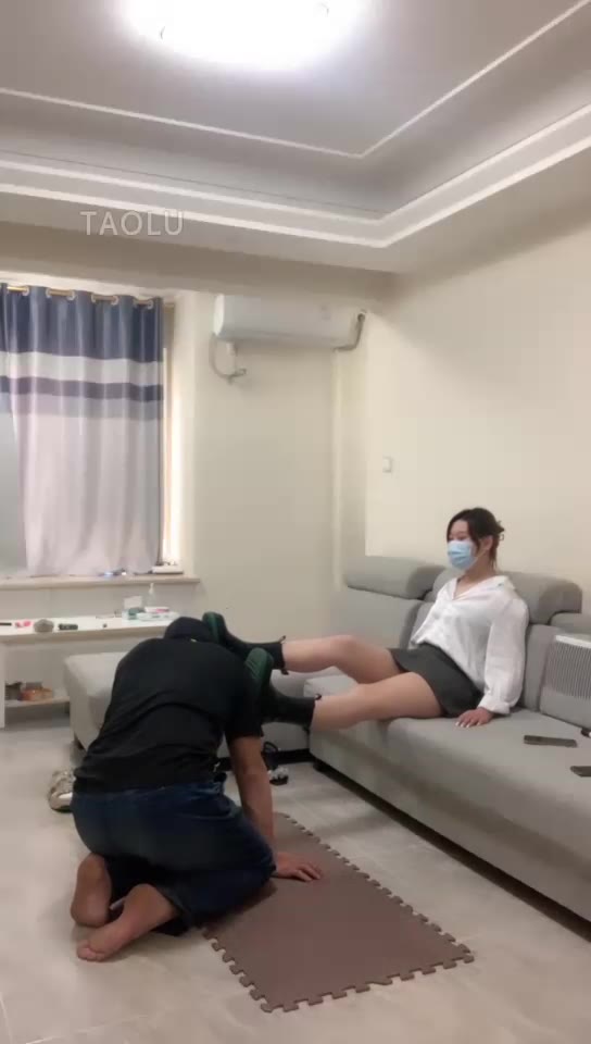 瑶瑶SAMA 踩踏 虐乳 舔脚