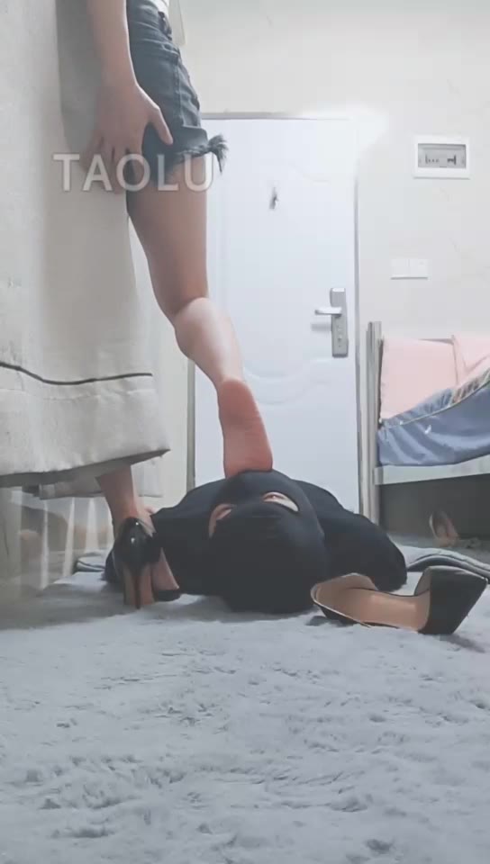 灵竹 白嫩嫩的脚 喜欢的来舔