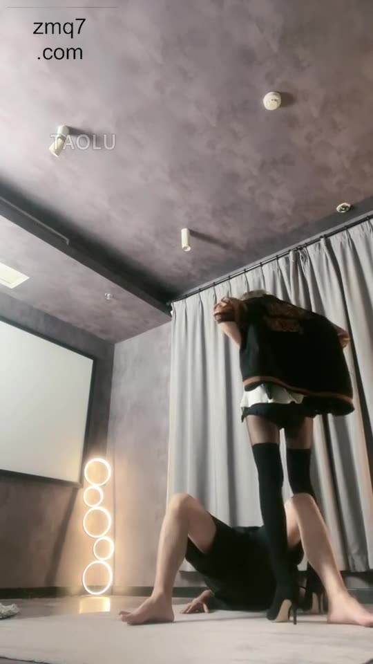 禾HE 袜靴踢