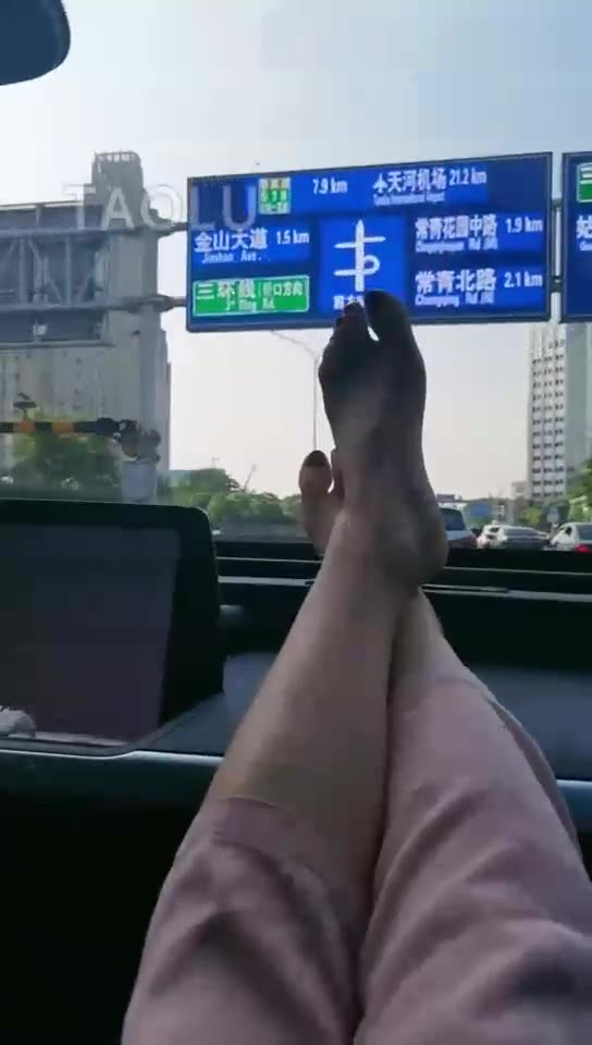 巴莉女王 贱狗跟随女老板兜风 户外调教