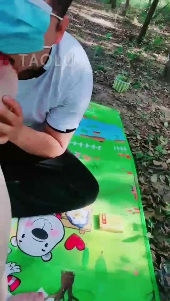 方圆 野外玩会 树林舔脚
