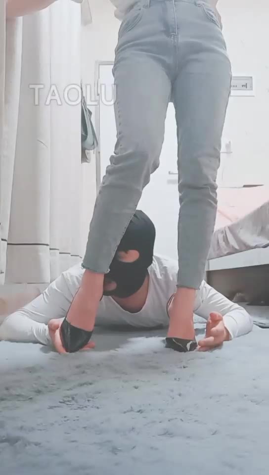 灵竹 足部护理 清理高跟鞋