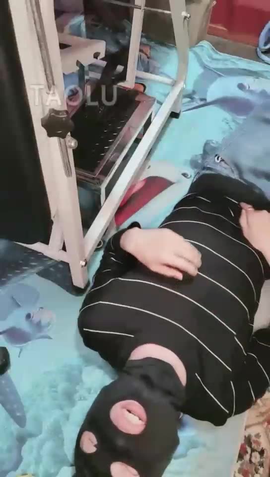 西安欣 高跟踩踏 深喉 舔脚