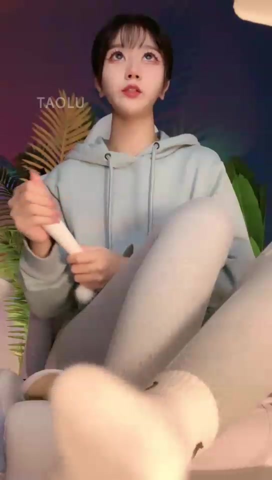 Vinni维妮 母亲节 第一视角 坐脸辱母 浓痰 鞋底 臭棉袜 裸足