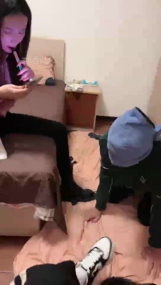 昕昕 踩脸 踢裆 钻胯恋足