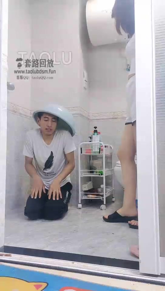 Audrey雪儿 强迫圣水淋浴