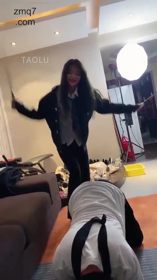 二宝 10个人的乌托邦 175出道后首次带新JK妹妹