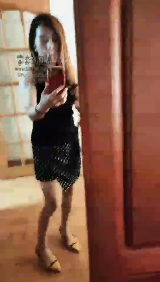 青蛙哥 熟女妈妈强灌圣水 鞭打踩踏 喝进去还要再踩吐
