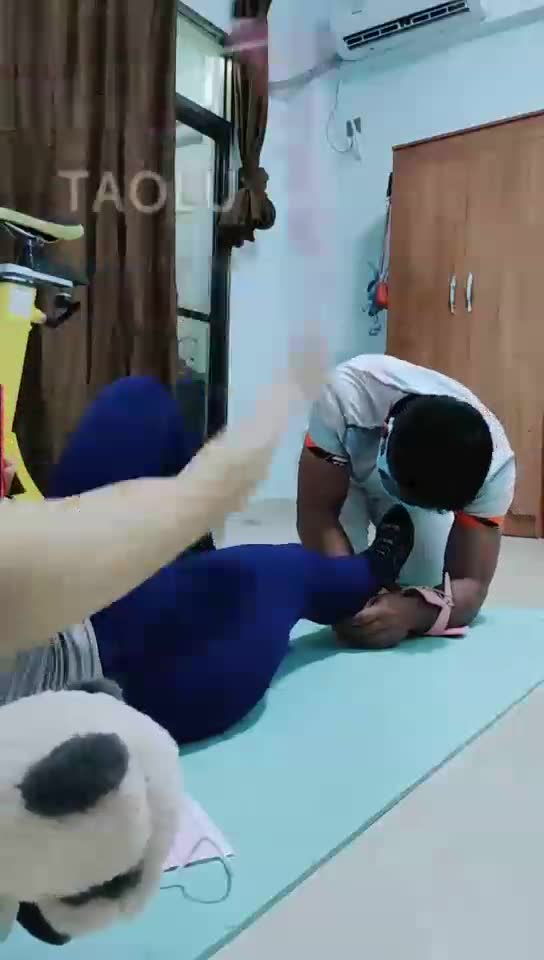 果子一号 脚奴学着做家务清洁