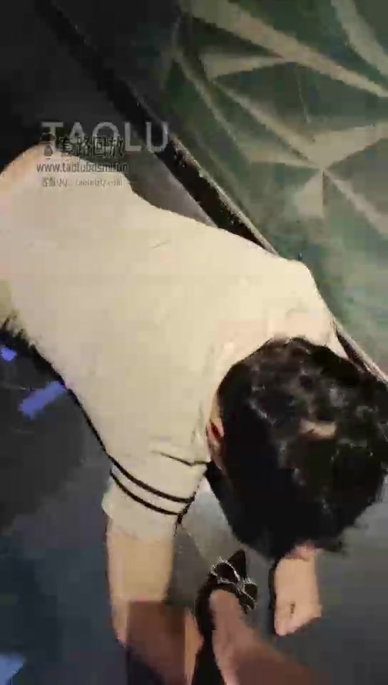 德意户外男神 K歌沐足 极品素人 全程露脸暴打 暴力踢档