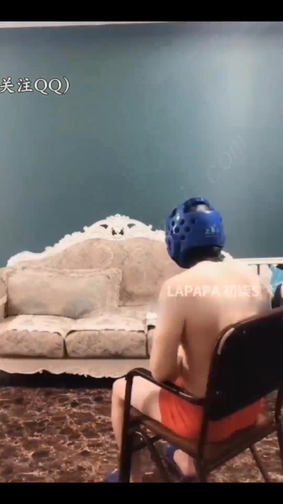 初柒 在校学生双S jk白色爆踹M脑瓜 踢放屁