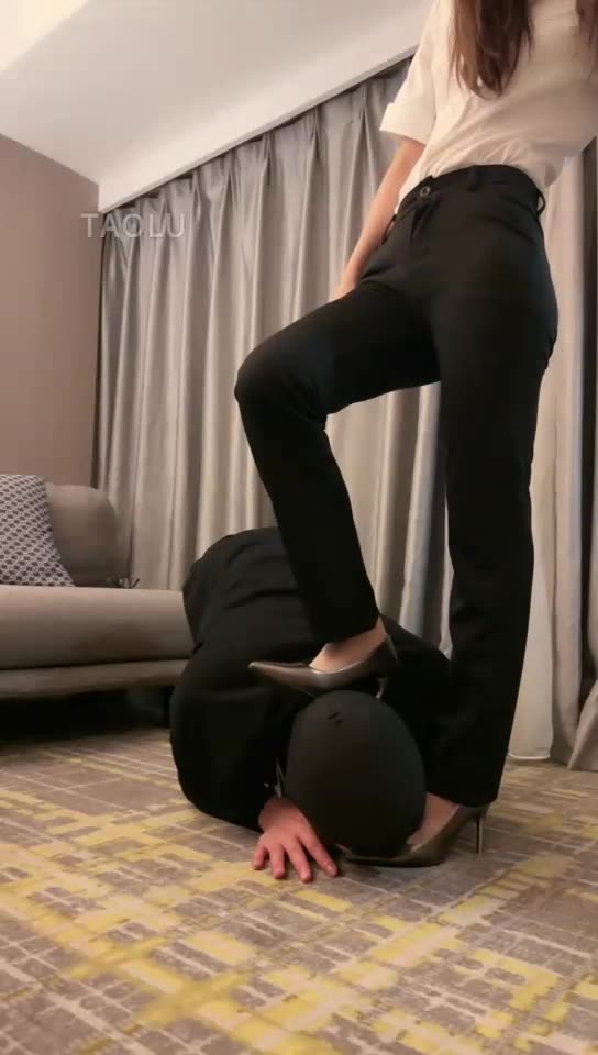 诗诗 Office Lady套装 黑丝高跟鞋 开发男同事