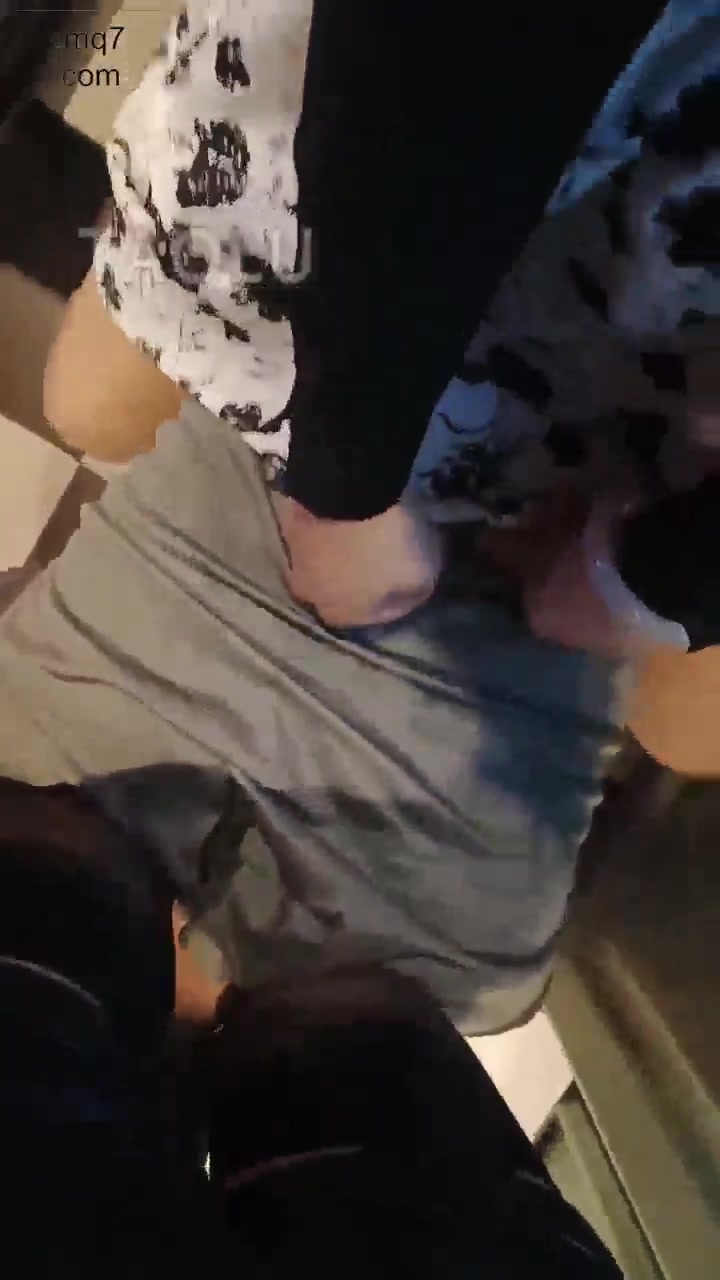 初恋女王 KTV 和朋友一边唱歌一边玩男奴