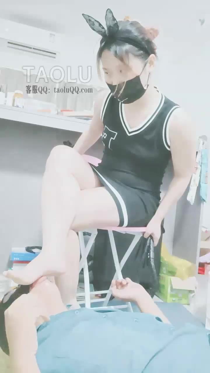 佛山佛果 调教素人 圣水 舔脚 牛奶足浴
